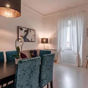 Gallery Art In San Frediano Apartment